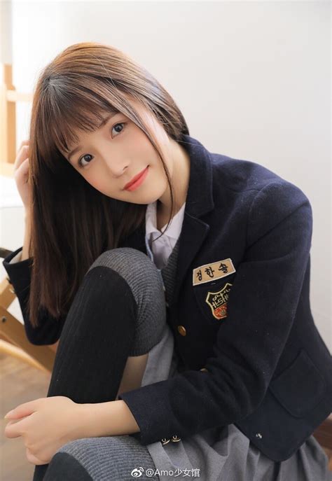 习近平同出席纪念大会的各国嘉宾登上天安门城楼